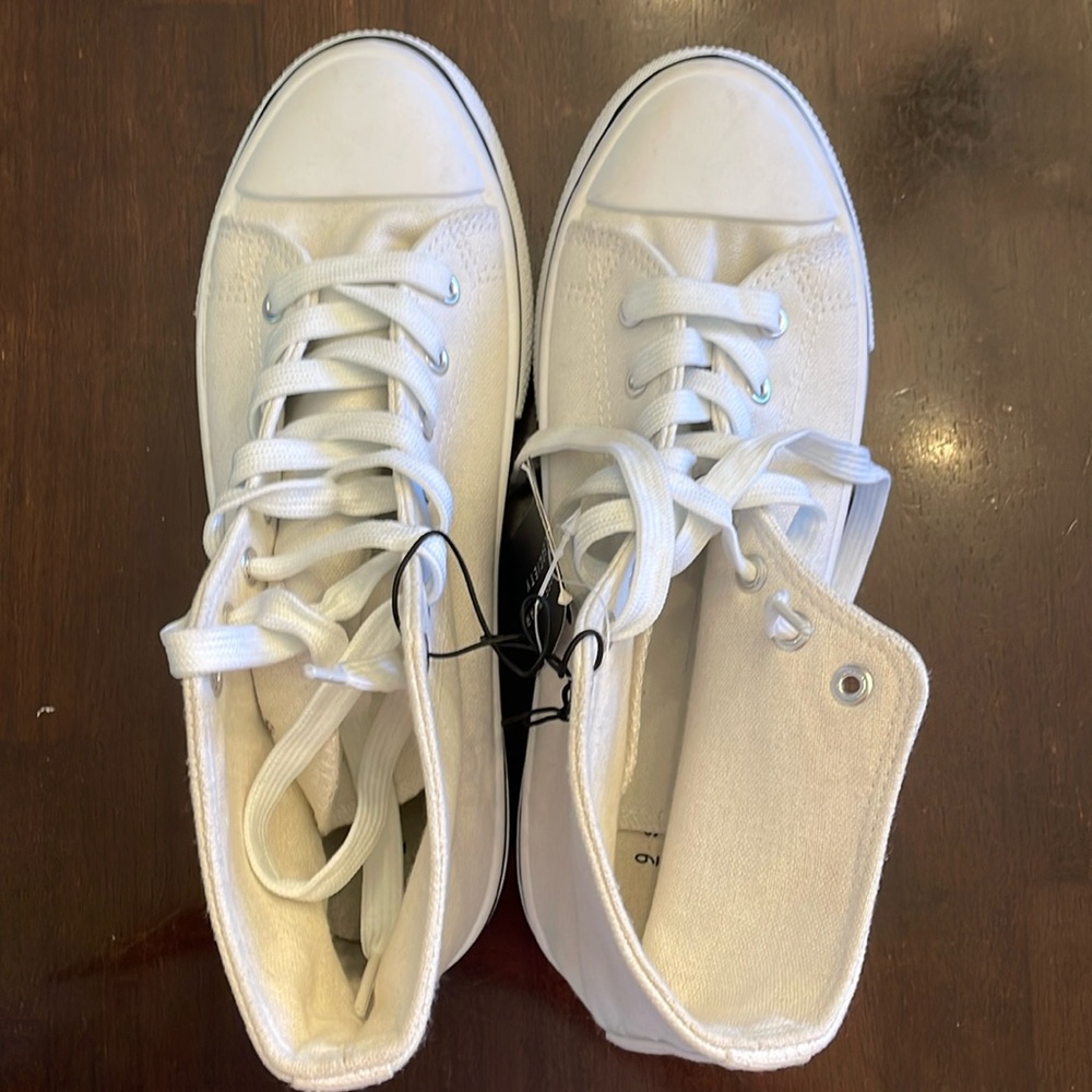 NWT. Streetwear Society, White high tops. Size 9